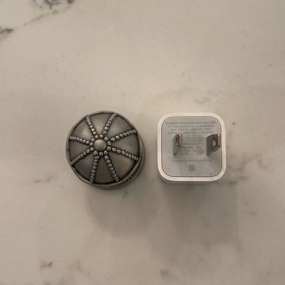 6 Silver Knobs with Backing - Picture 4 of 6